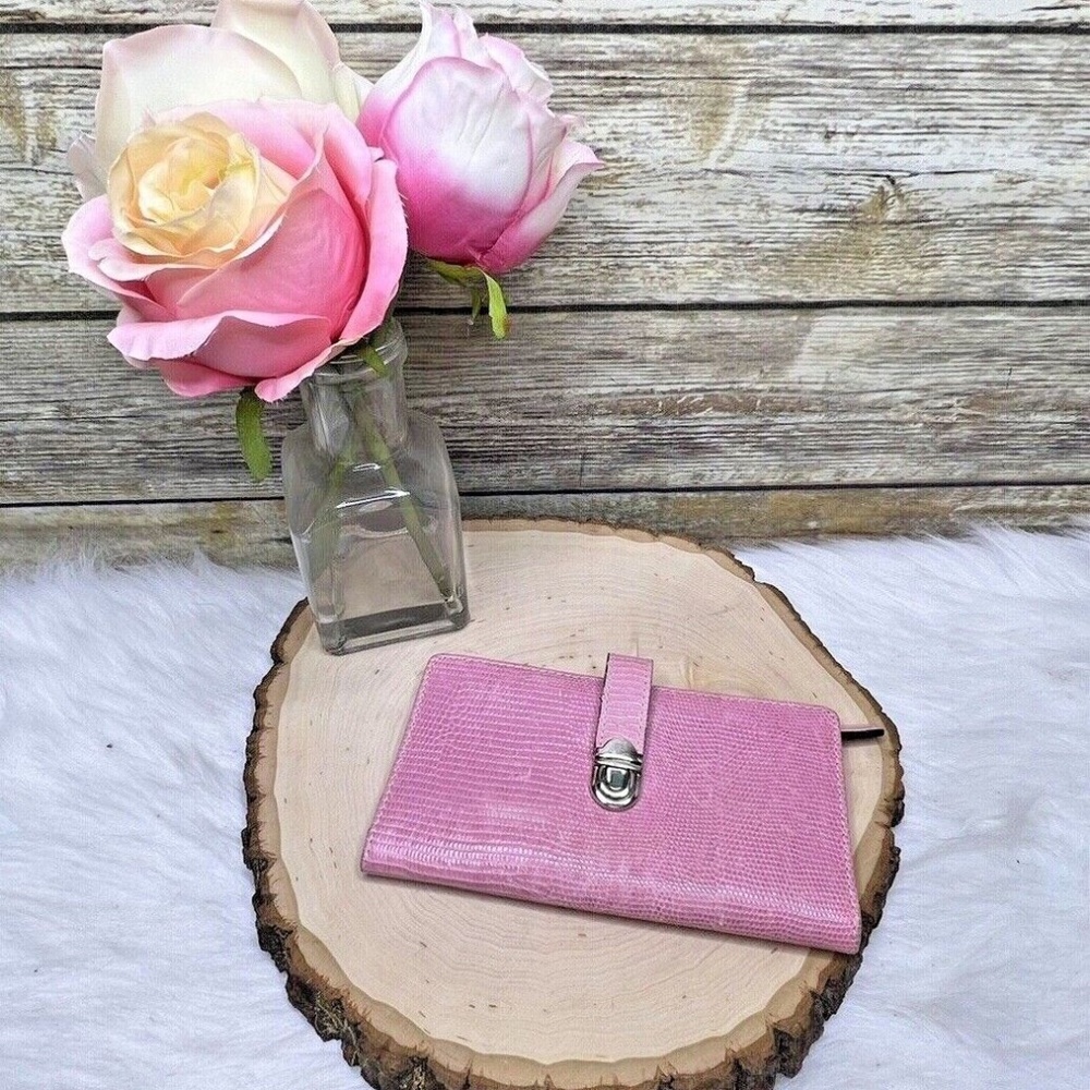 Fossil Pink Snakeskin Embossed Pink Leather Snap Buckle Clutch Organizer Wallet